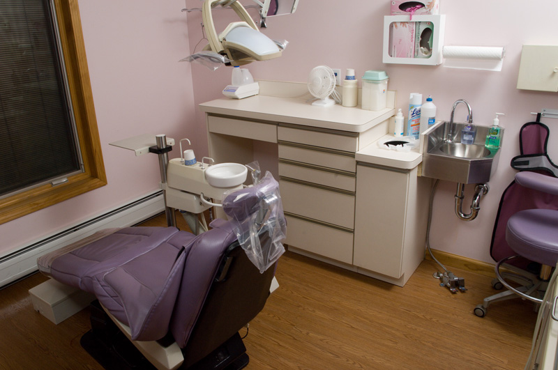 Dr. Maron's modern treatment room with the latest technology
